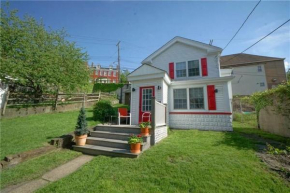 City Cottage with Yard, Sleeps 8